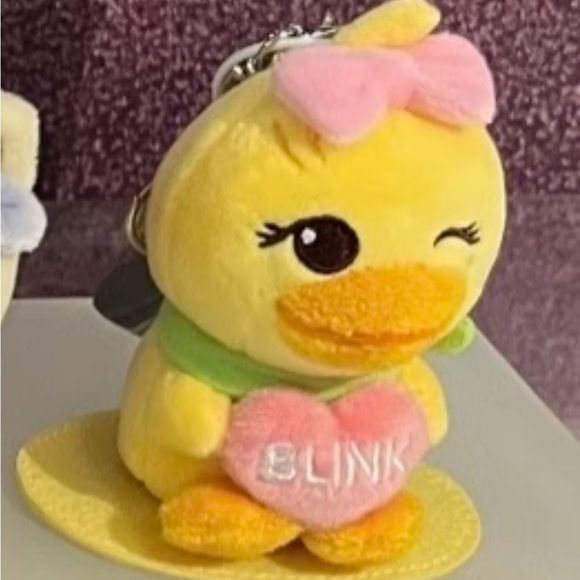 BLACKPINK LISA PPEU magnetic plush keyring - Picture 1 of 6
